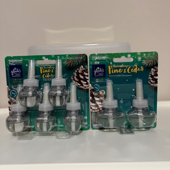 Glade Plugins Scented Oil Twinkling Pine & Cedar 7 Refills x .67 Fl Oz Rare, NOS - Picture 1 of 6